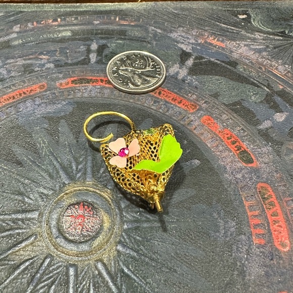 GOLD tone vintage umbrella and floral brooch - Picture 4 of 9